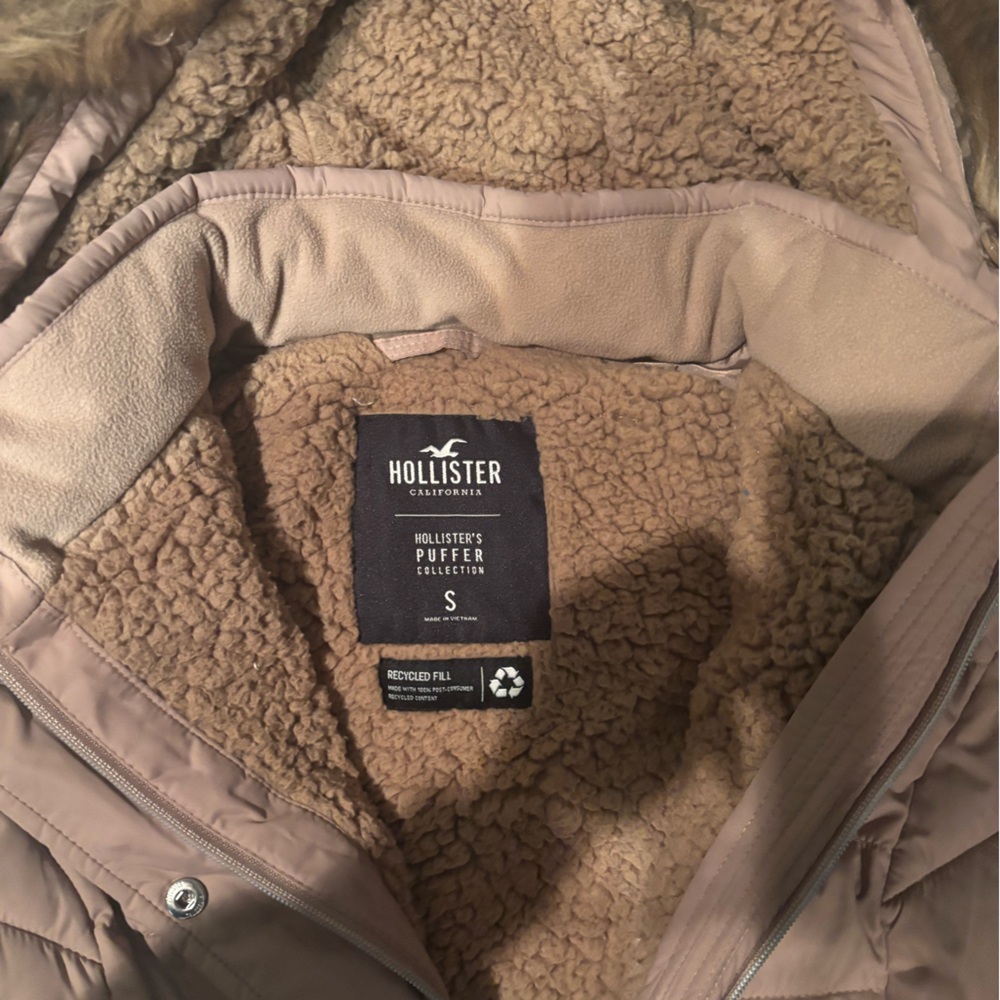 Hollister Women's Brown Puffer Coat with Faux Fur Hood - Picture 3 of 3